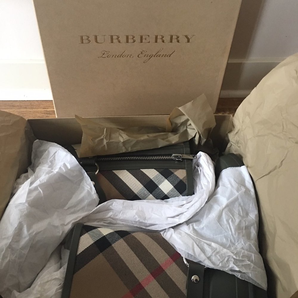 *RARE*BNIB*Burberry Buckle and Strap Rain Boots - Picture 2 of 6